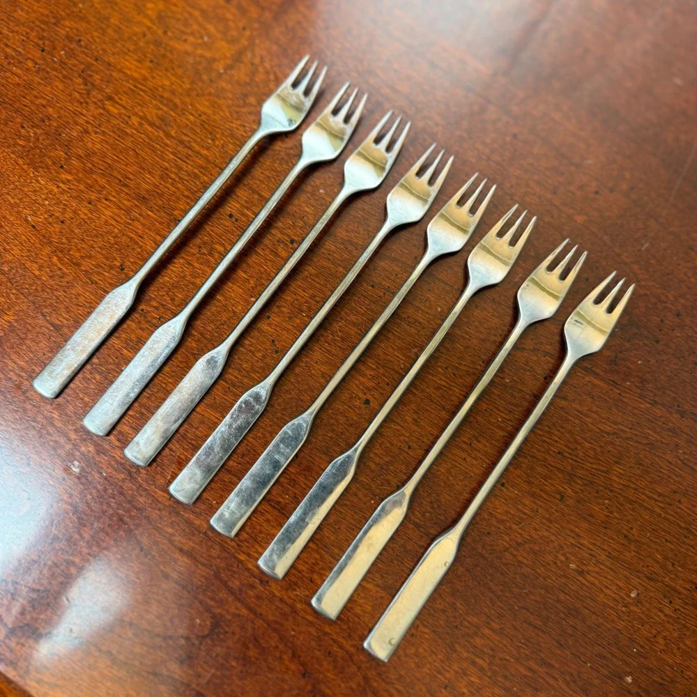 Oneida Deluxe Stainless Cocktail Seafood Forks Set of 8 Mid Century Modern 6 In